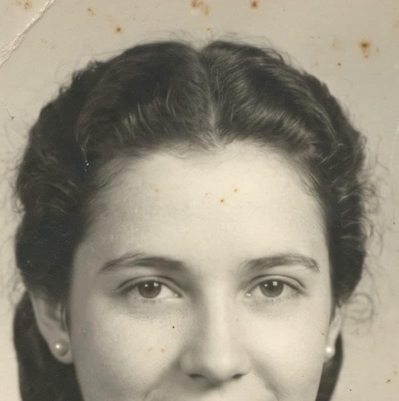 Retrato, anos 1950: o rosto na foto original, antes da restauração