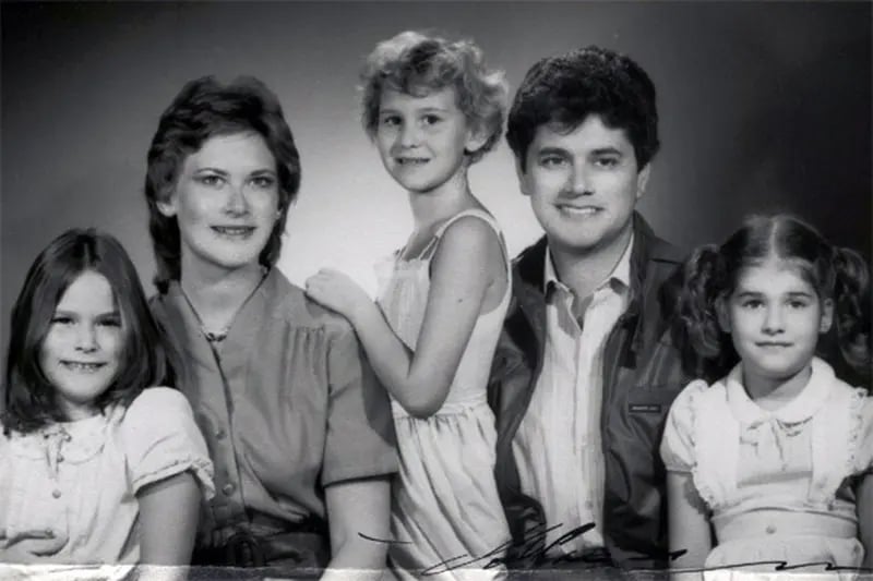 Foto em preto e branco de família