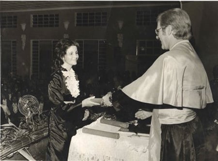 Foto de formatura amarelada pelo tempo