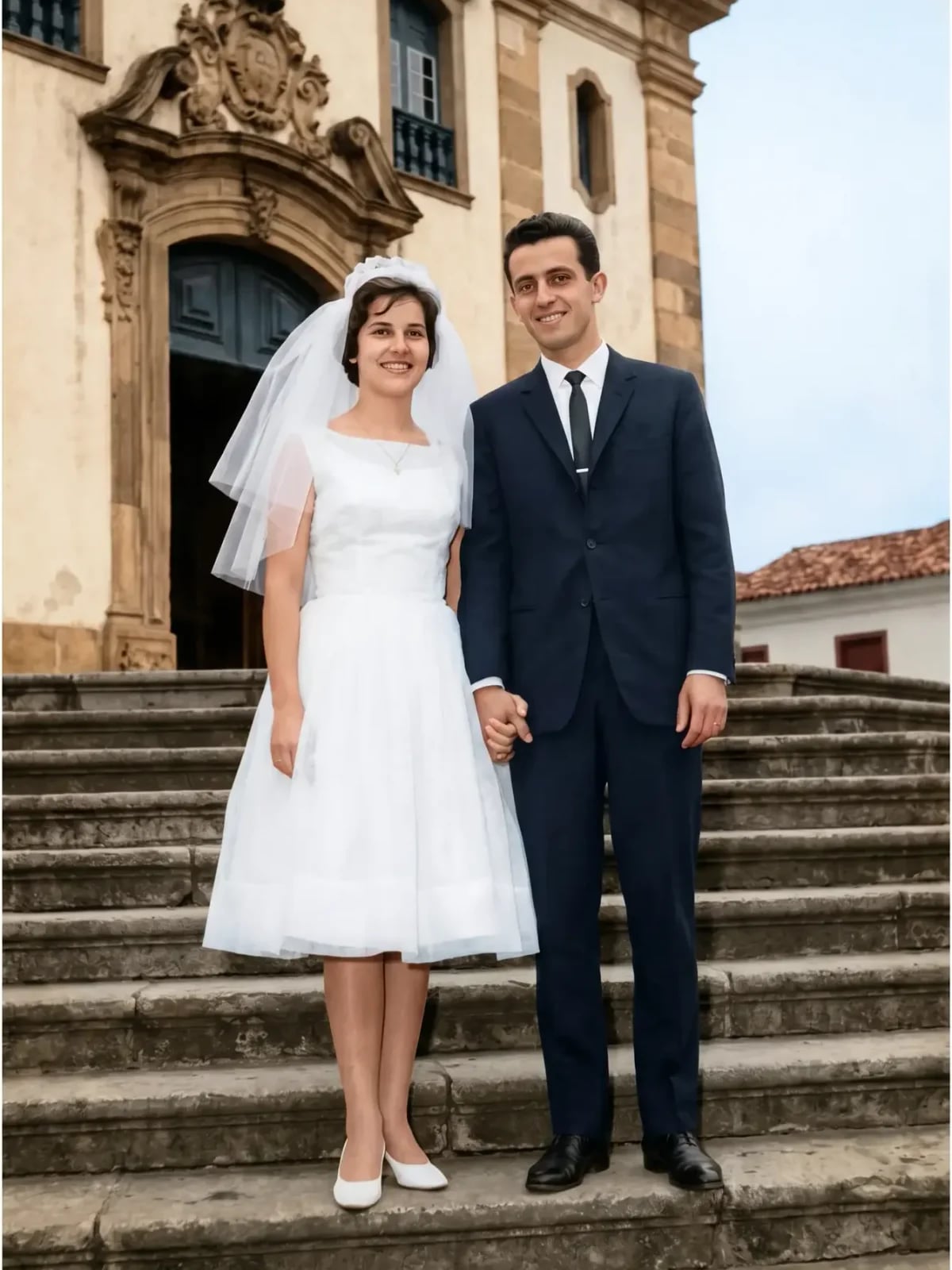 La foto real de la boda de 1962, en la escalinata de la iglesia