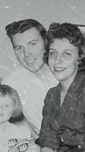 Foto antiga danificada antes da restauração
